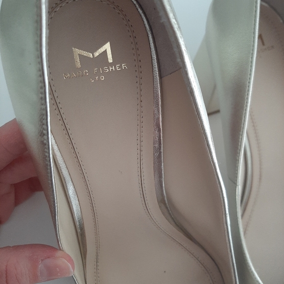 New Marc Fisher Gold Zala Heels 11 - Picture 8 of 15